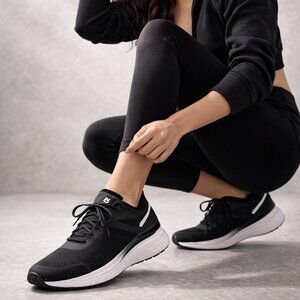 Lululemon Blissfeel Run Running Shoes – Black/White – Women’s Size 10